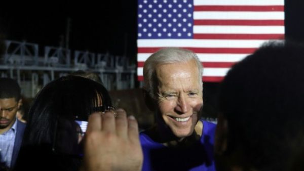 بايدن يقول إن ترامب وضع الولايات المتحدة في "موقف رهيب"