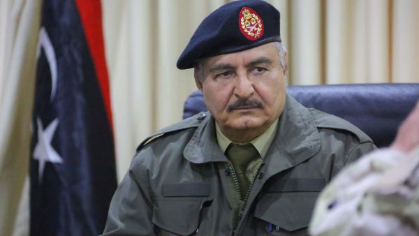 حفتر زعم أن حكومة الوفاق لا تلتزم بوقف إطلاق النار