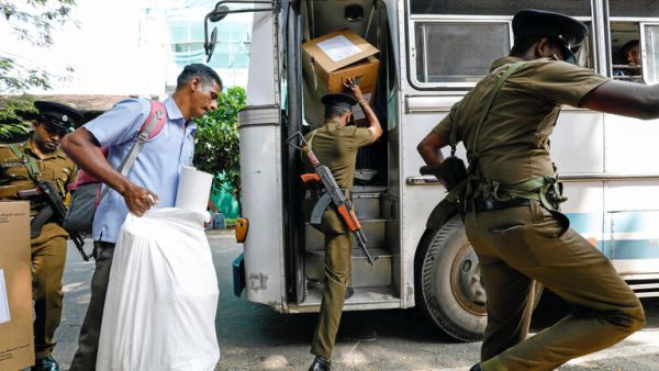 إطلاق نار على حافلات تقل ناخبين قبل ساعات من بدء اقتراع رئاسي في سريلانكا