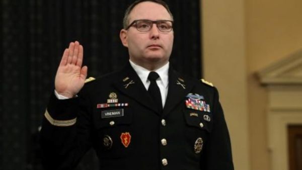 ضابط أميركي رفيع أدلى بشهادة ضد ترامب يفقد وظيفته في البيت الأبيض