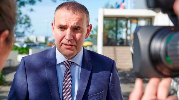 فوز ساحق لرئيس آيسلندا غودني يوهانيسون بولاية ثانية لأربع سنوات