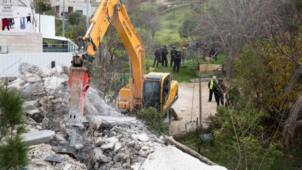 جيش الاحتلال الإسرائيلي يهدم منزلين لأسيرين قرب رام الله