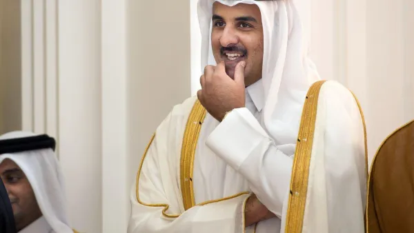 أمير قطر يصادق على قرار أشاد به مسؤول سعودي