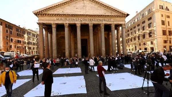 فرنسا وألمانيا تعلنان قيودا جديدة لا تحظى بتأييد شعبي لاحتواء كوفيد-19
