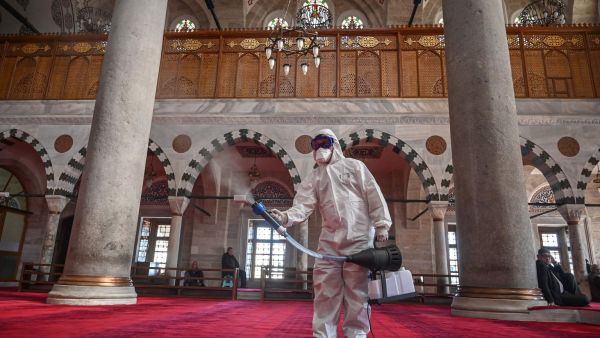 قطر تغلق جميع المساجد وتوقف صلوات الجماعة بسبب كورونا