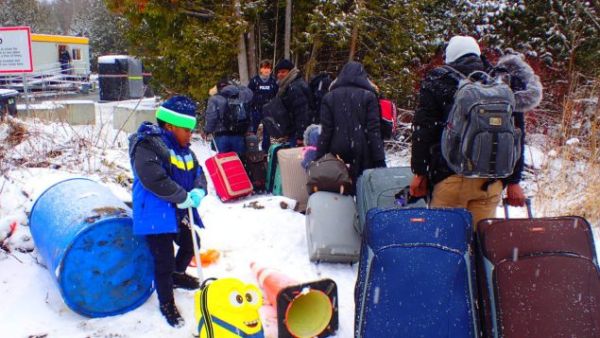 القضاء الكندي يبطل اتفاقاً مع الولايات المتحدة بشأن اللاجئين