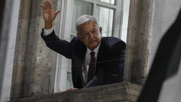 رئيس المكسيك: تجنبنا الغرق في طوفان كورونا