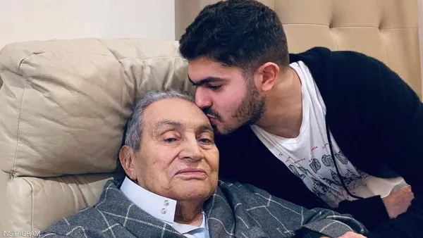 المصري السابق حسني مبارك مع حفيده