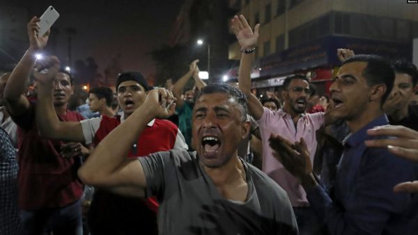 محتجون ضد السيسي في القاهرة