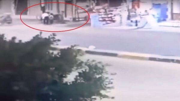 سيارة تدهس 4 أطفال بمصر والسائق يلوذ بالفرار