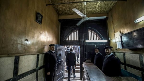  كورونا يتفشى في السجون المصرية