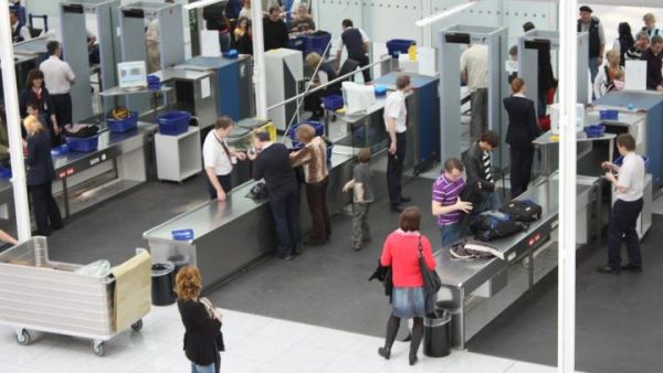 رئيس "رايان اير" يدعو إلى إجراء تفتيش إضافي للمسلمين في المطارات