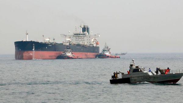 إيران تفرج عن 9 هنود من أفراد طاقم ناقلة نفط بريطانية