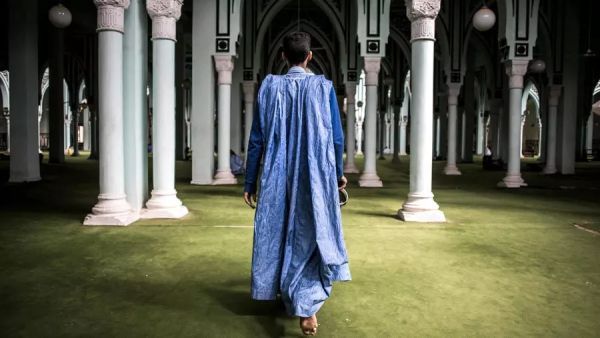 الموريتانيون يتقاطرون على المساجد بعد تخفيف تدابير العزل