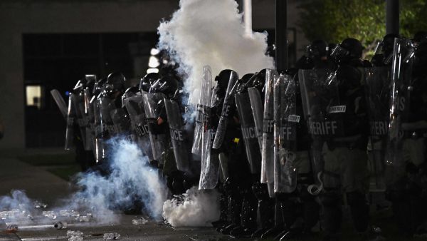اعلان حاله الطوارئ بولاية أمريكية إثر تجدد الغضب من العنصرية