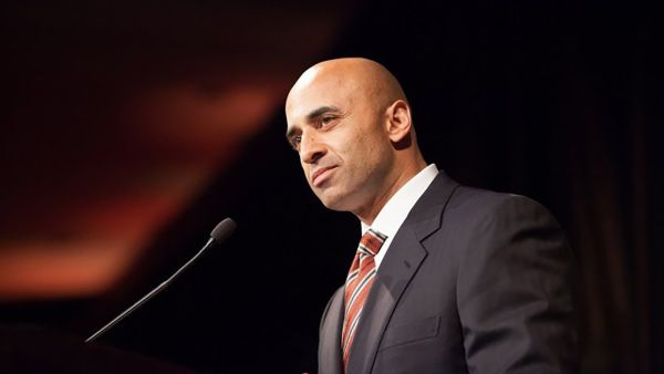 السفير الإماراتي لدى واشنطن يوسف العتيبة