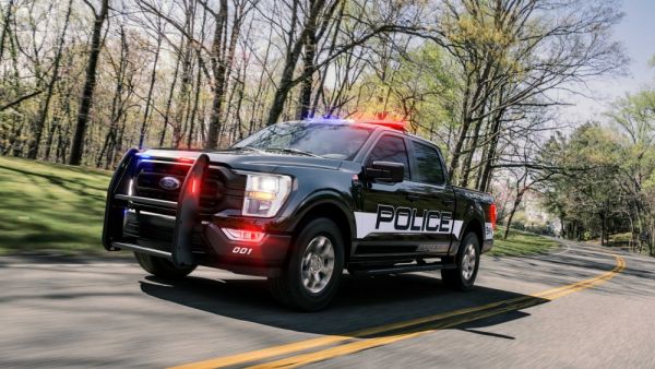 تطلق فورد على هذه السيارة اسم F-150 Police Responder، وتتميز بهيكل SuperCrew وتحمل محرك إيكوبوست V6 سعة 3.5 لتر فورد تكشف عن F-150 لمهمات الشرطة على الطرق الوعرة