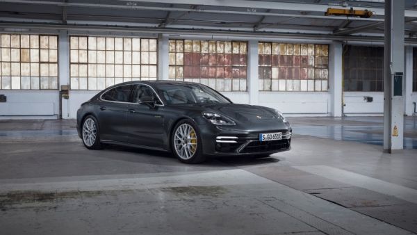بورش تكشف عن أقوى فئات باناميرا تيربو S E-Hybrid
