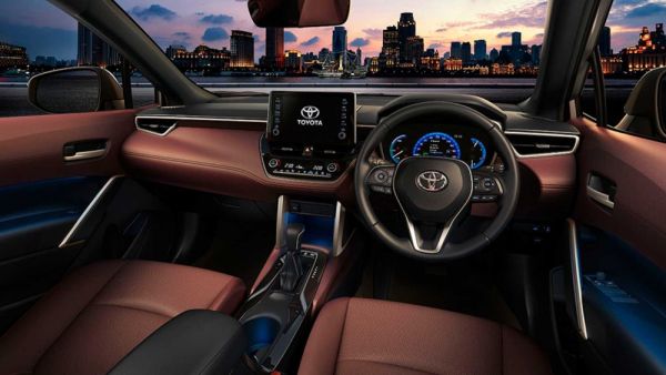 تأتي السيارة كإضافة لمجموعة سيارات الـ SUV من تويوتا كخطوة متوقعة بعد يارس كروس، وحصلت السيارة على تصميمها العصري الأنيق وداخلية محافظة على هوية كورولا سيدان
