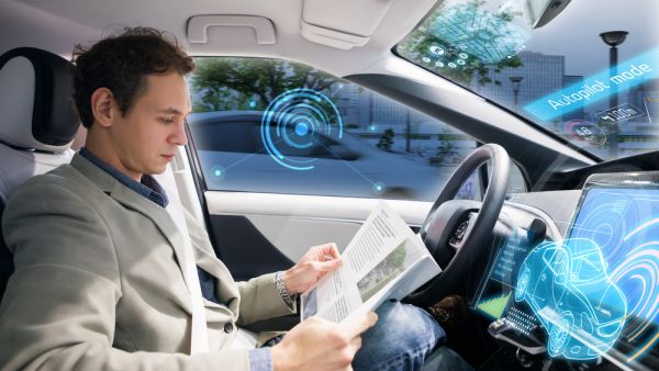 تقوم شركة الهندسة بوش بتطوير “نظام مراقبة داخلي” يستخدم كاميرات مدمجة في عجلة القيادة للسيارة ومرآة للرؤية الخلفية لمشاهدة سائقي السيارات