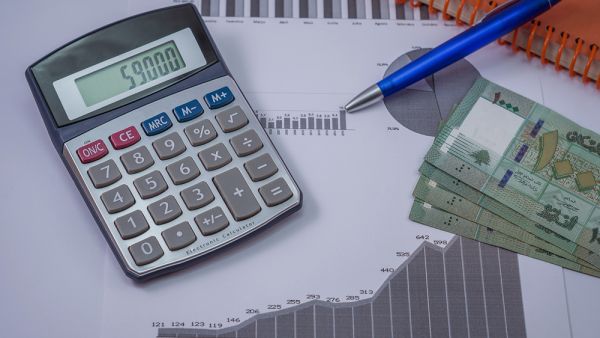 تخطط الحكومة لخفض نحو 660 مليون دولار من فاتورة خدمة الدين من خلال إصدار سندات خزينة بعائد قدره 1 في المائة إلى القطاع المصرفي اللبناني