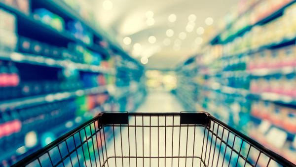 الوباء غير مسار العالم منذ حوالي عام، فقد انغمس بعض  المستهلكون في شراء المنتجات التي يمكن أن تساعدهم خلال أشهر طويلة من الإقامة في منازلهم