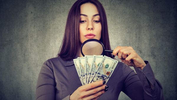 شركة أمريكية تطور تقنية جديدة تتيح للمستخدم اكتشاف الأموال المزيفة بسهولة