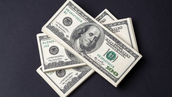 الدولار قرب أقل مستوى في شهر مع ترقب بيانات الوظائف الأمريكية