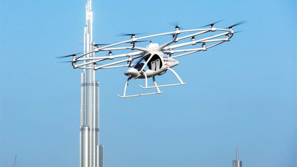 تتميز سيارة الأجرة ذاتية الحكم بمجموعة متنوعة من الميزات الفريدة التي تبرزها أعلى معايير الأمان والسلامة