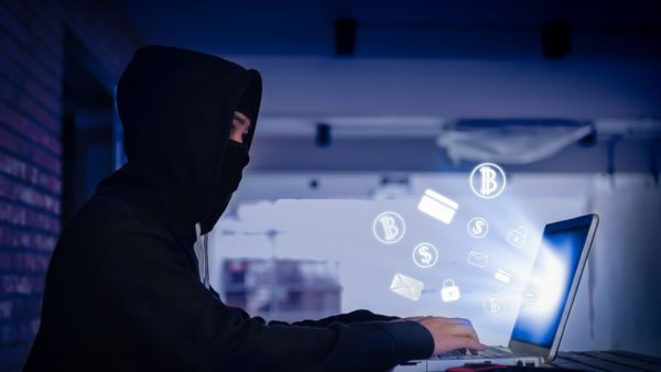 العالم يسعى بشكل حثيث  لحماية شبكات الإنترنت بعد اختراق وكالات حكومية أمريكية