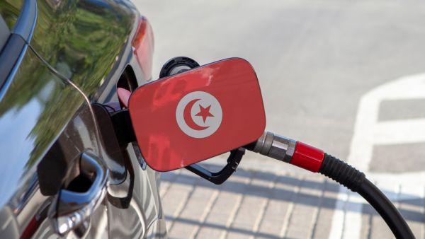 يساهم غلاء أسعار المحروقات في تونس بشكل كبير، في تنشيط السوق الموازية التي باتت تستأثر بقرابة 60 في المائة من نشاط القطاع