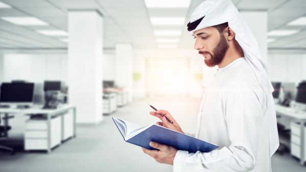 الإمارات تعتمد برنامجاً لجذب العاملين عن بعد