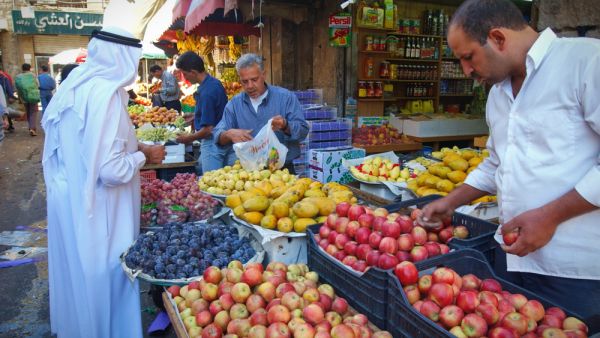 من بين السلع التي شملها الحظر الأردني، الشاي والزيت وبعض المنتجات الغذائية مثل لحوم الدواجن والأسماك وأصناف من البقوليات والخبز والخضروات 