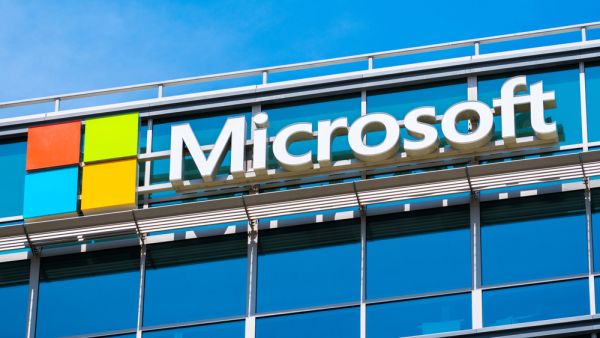 تشمل بعض مزايا هذا النهج الموحد، وفقا لشركة Microsoft، تجربة مستخدم مبسطة، وتخزين أقل على هاتف المستخدم مقارنةً بتثبيت ثلاثة تطبيقات منفصلة)