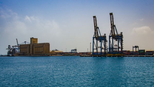 السودان يضع خطة لتطوير ميناء بورتسودان