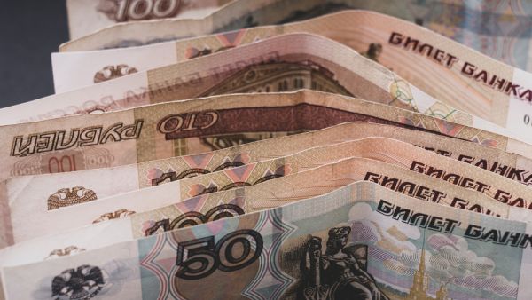 روسيا تعتزم خفض خطة الاقتراض لعام 2021 