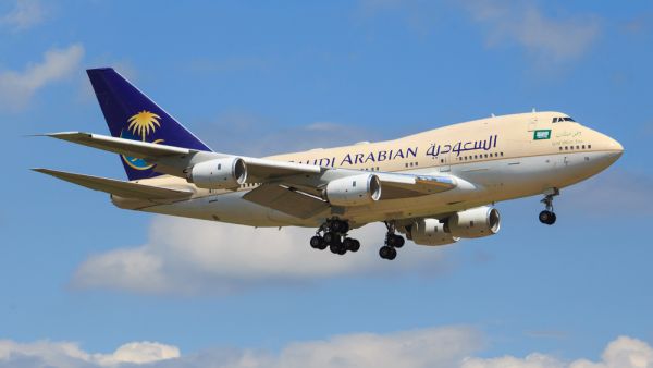 "الخطوط السعودية" تعتمد 7 شروط لنقل المسافرين العائدين إلى المملكة