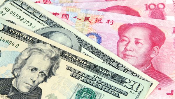 خسائر الدولار واليوان تتوقف بعد تصريحات بشأن اتفاق التجارة 
