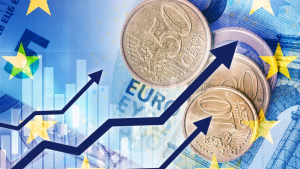اليورو يقترب من مستوى 1.20 دولار مع تصاعد خسائر العملة الأمريكية