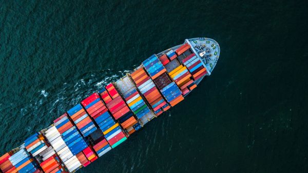 تجارة أبوظبي غير النفطية تصل إلى 80.23 مليار درهم خلال 5 أشهر