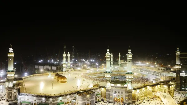 الرسوم المحددة ضمن القرار الجديد لتأشيرة العمرة تقدر بنحو 300 ريال (75 دولاراً)