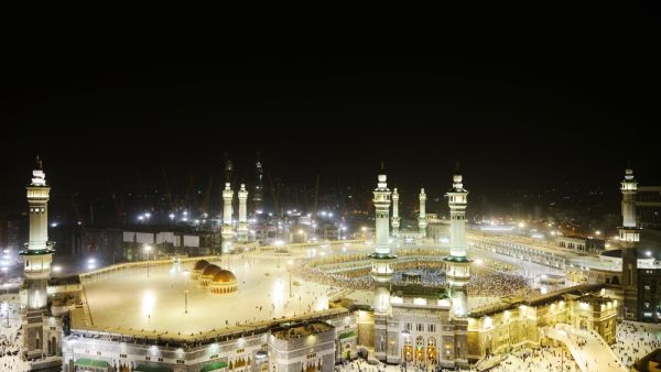 الرسوم المحددة ضمن القرار الجديد لتأشيرة العمرة تقدر بنحو 300 ريال (75 دولاراً)