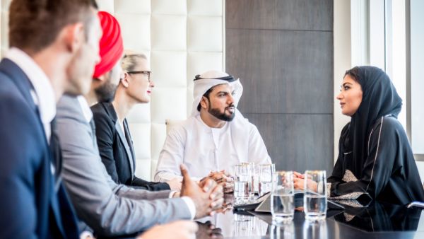 المساواة في الأجور بين الرجال والنساء في القطاع الخاص الإماراتي 