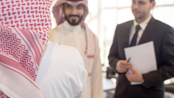 نظام الكفيل في السعودية صدر عام 1371هـ بهدف تنظيم العلاقة بين العامل الوافد وصاحب العمل، من خلال وساطة مكاتب الاستقدام
