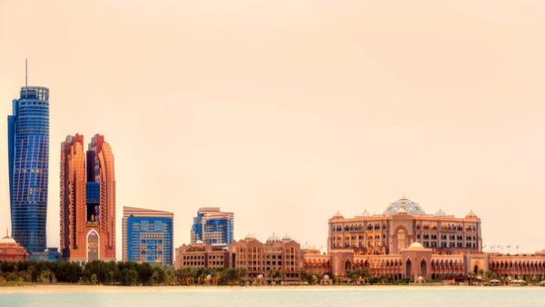 استئناف نشاط المطاعم والكافتيريات والمقاهي خارج المراكز التجارية