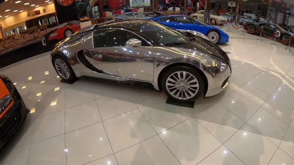 تبدأ المغامرة بأسطول من Bugatti Veyrons