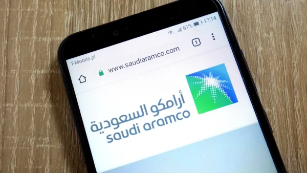 وسط إقبال واسع من السعوديين، انطلق الطرح العام الأضخم عالمياً في السوق المالية العالمية أمس