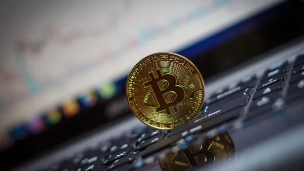 تذبذبت أسعار بيتكوين بمتوسط تبلغ نسبته 1.6 % حيث تم تداولها بأسعار تراوحت بين سبعة آلاف 248 دولاراً وسبعة آلاف 362 دولاراً