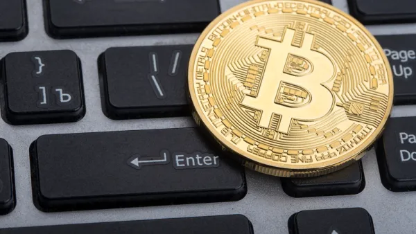 تراجعت بتكوين إلى 6178 دولارا في بورصة بتستامب،