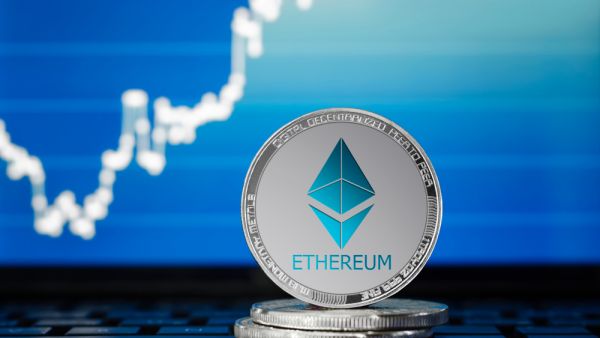 "إيثيريوم" تخطو بشكل متسارع  بعرش سيدة العملات المشفرة 